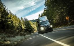 Electric-Truck-Frieghtliner-eCascadia-2-1