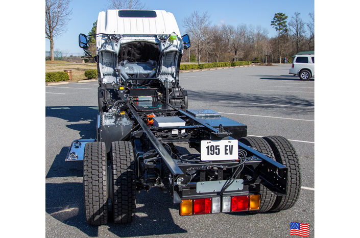 
								SEA Electric HINO 195 EV full									