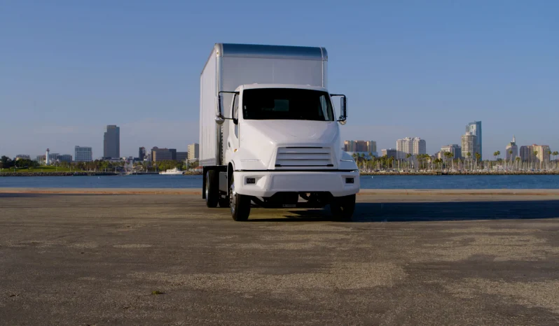 
								Xos Class 6 / 7 MDXT Electric Truck full									
