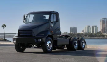 
									Xos Class 8 HDXT Electric Truck full								