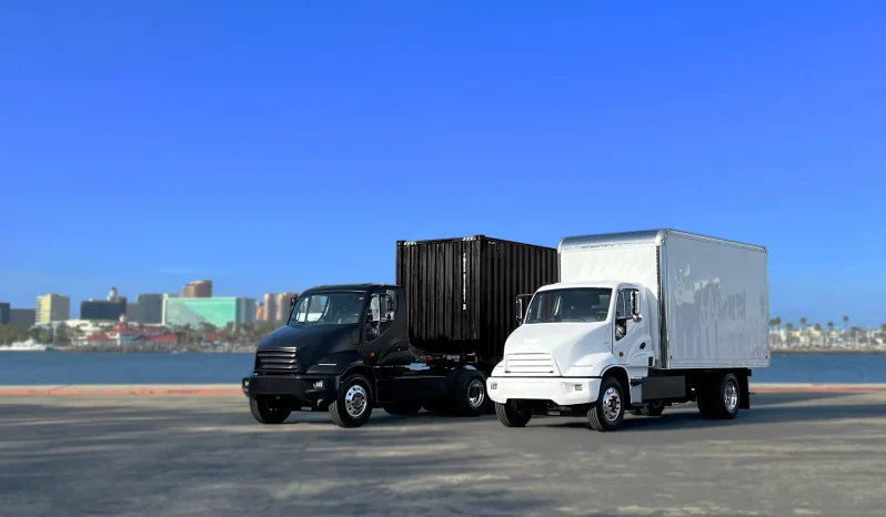 
								Xos Class 6 / 7 MDXT Electric Truck full									