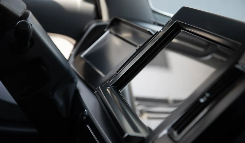 
								Xos Class 8 HDXT Electric Truck full									